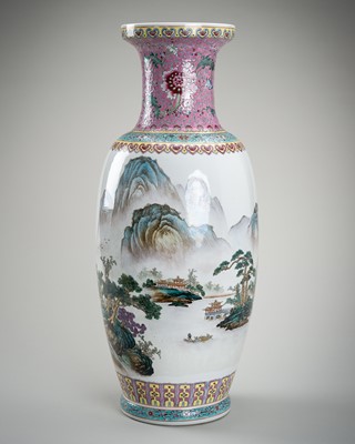 A FAMILLE ROSE BALUSTER PORCELAIN VASE WITH A LANDSCAPE, MID-20TH CENTURY