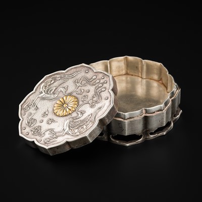 Lot 62 - MITSUKOSHI: AN IMPERIAL SILVER ‘TANG MIRROR’ BONBONNIÈRE WITH GOLD KIKUMON