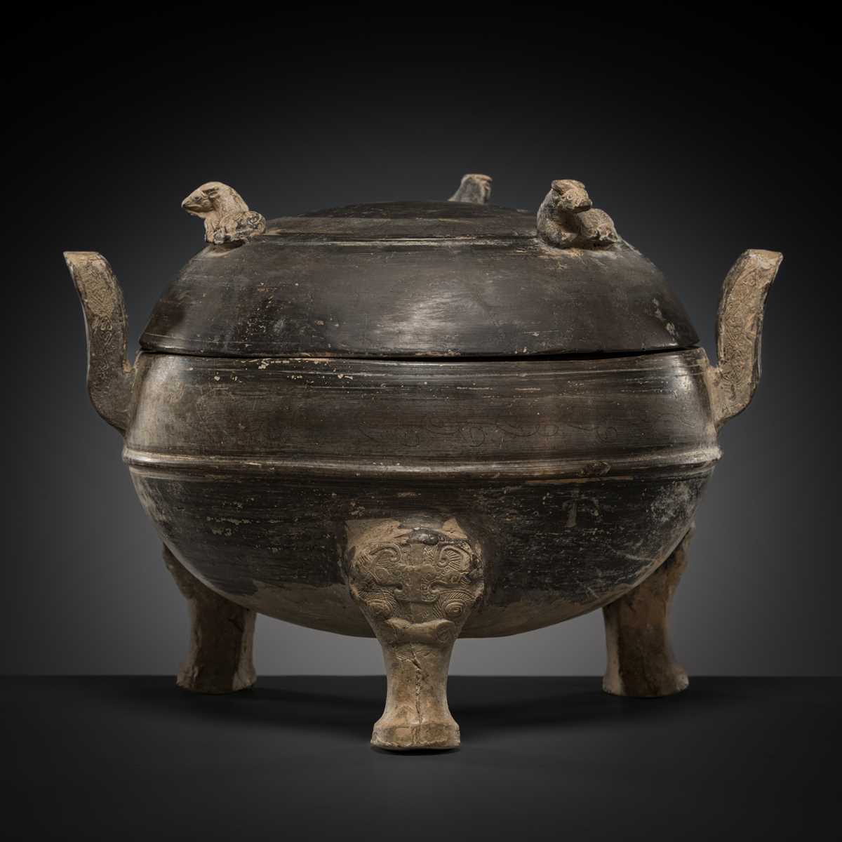 Lot 531 - A LARGE GRAY POTTERY RITUAL FOOD VESSEL AND