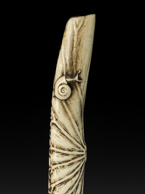 Lot 47 - A FINE ANTLER KISERUZUTSU OF A LOTUS LEAF WITH SNAIL