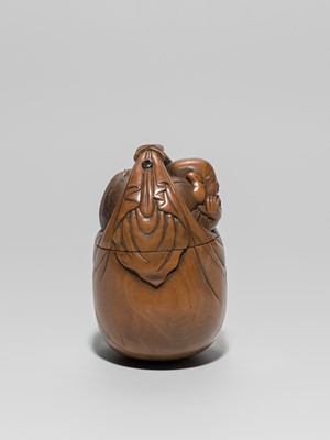 Lot 32 - TADAKAZU: A FINE WOOD TONKOTSU OF HOTEI IN HIS TREASURE BAG