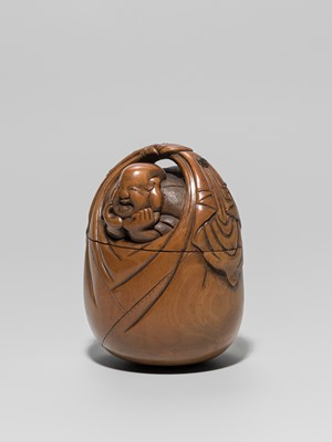 Lot 32 - TADAKAZU: A FINE WOOD TONKOTSU OF HOTEI IN HIS TREASURE BAG