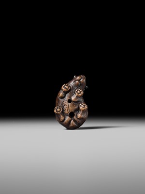 Lot 178 - HIDARI ISSAN: A FINE WOOD NETSUKE OF A HARE