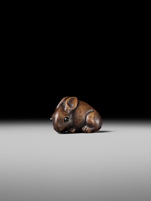 Lot 178 - HIDARI ISSAN: A FINE WOOD NETSUKE OF A HARE