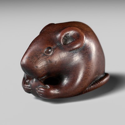 Lot 461 - IKKAN: A FINE WOOD NETSUKE OF A RAT EATING A CHESTNUT