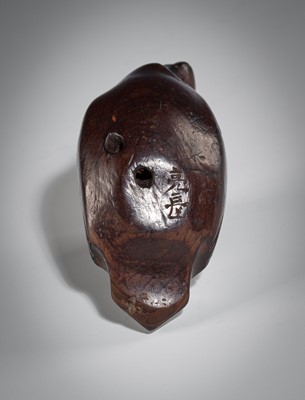 Lot 186 - SUKENAGA: A RARE ITTOBORI YEW WOOD NETSUKE OF A PIGEON