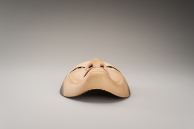 Lot 89 - A LACQUERED WOOD NOH MASK OF AN ONNA