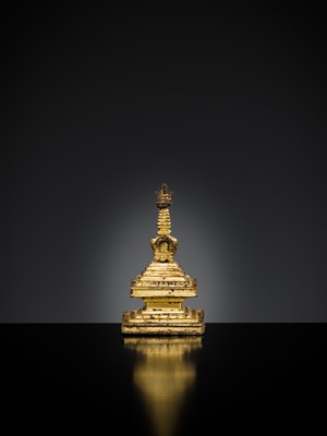 Lot 301 - A RARE TIBETAN GILT BRONZE MINIATURE STUPA, 18TH CENTURY