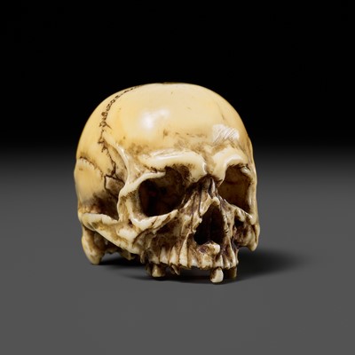 Lot 255 - A FINE IVORY NETSUKE OF A SKULL