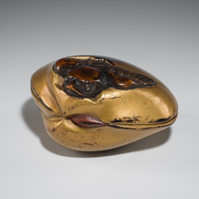 Lot 525 - A RARE GOLD LACQUERED WOOD NETSUKE OF A SPARROW EMERGING FROM A CLAM