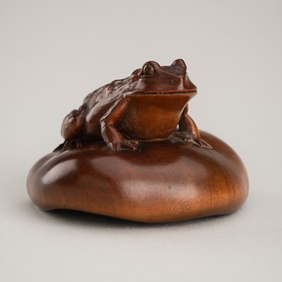 Lot 1357 - MASANAO: A FINE WOOD NETSUKE OF A FROG ON A MUSHROOM