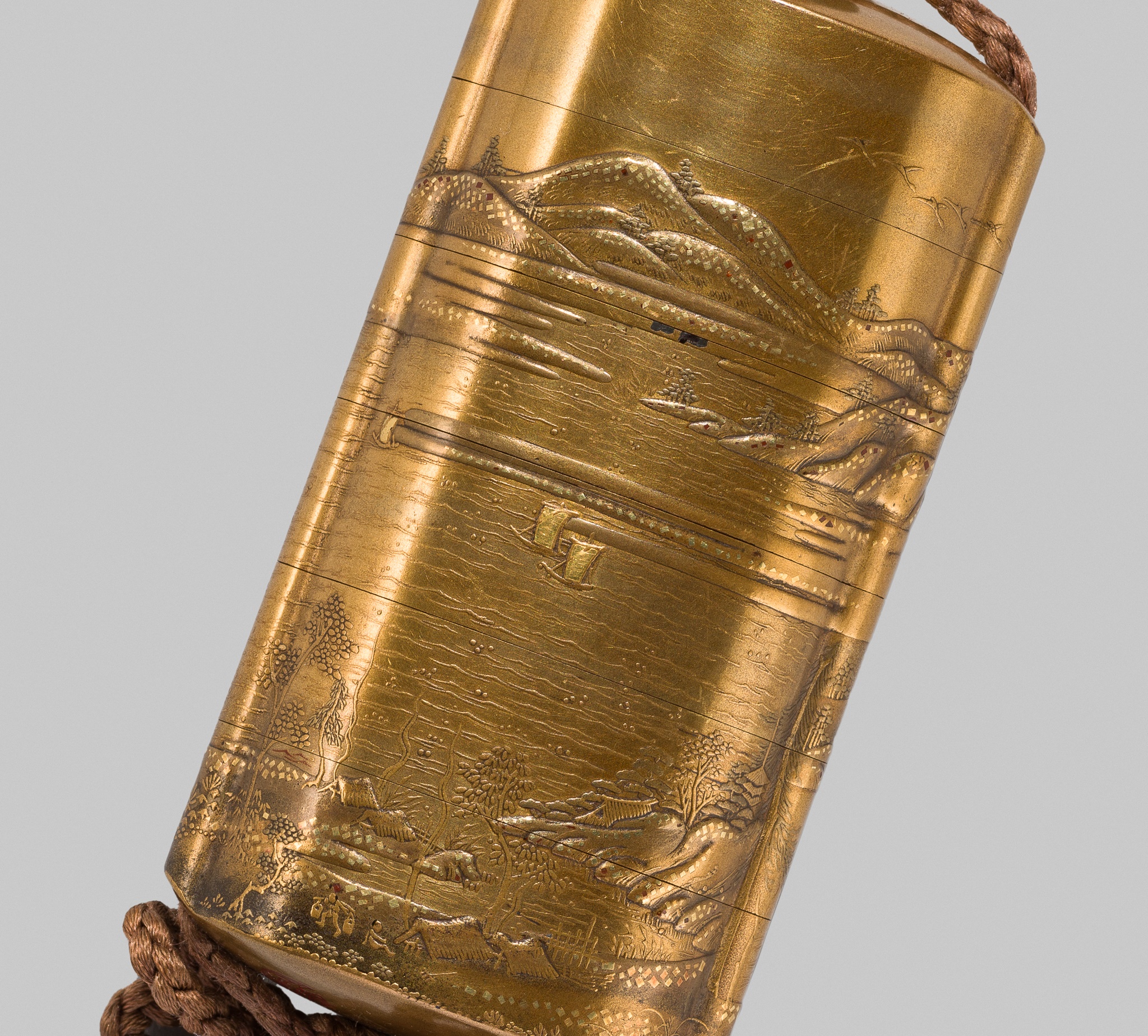 早いもの勝ち　お買い得　アウリガヌスキンイロコガネ　28mm Lot 21 - KAJIKAWA: A FINE FOUR-CASE GOLD LACQUER INRO