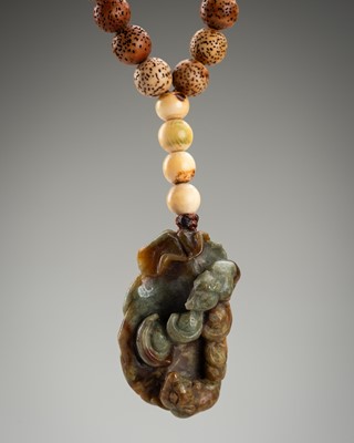 Lot 1786 - A BODHI SEED AND JADE PENDANT NECKLACE