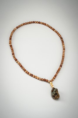 Lot 1786 - A BODHI SEED AND JADE PENDANT NECKLACE