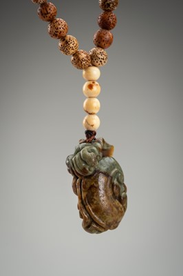 Lot 1786 - A BODHI SEED AND JADE PENDANT NECKLACE
