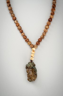 Lot 1786 - A BODHI SEED AND JADE PENDANT NECKLACE