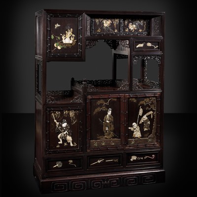 Lot 347 - A FINE SHIBAYAMA INLAID WOOD KAZARIDANA (DISPLAY CABINET)