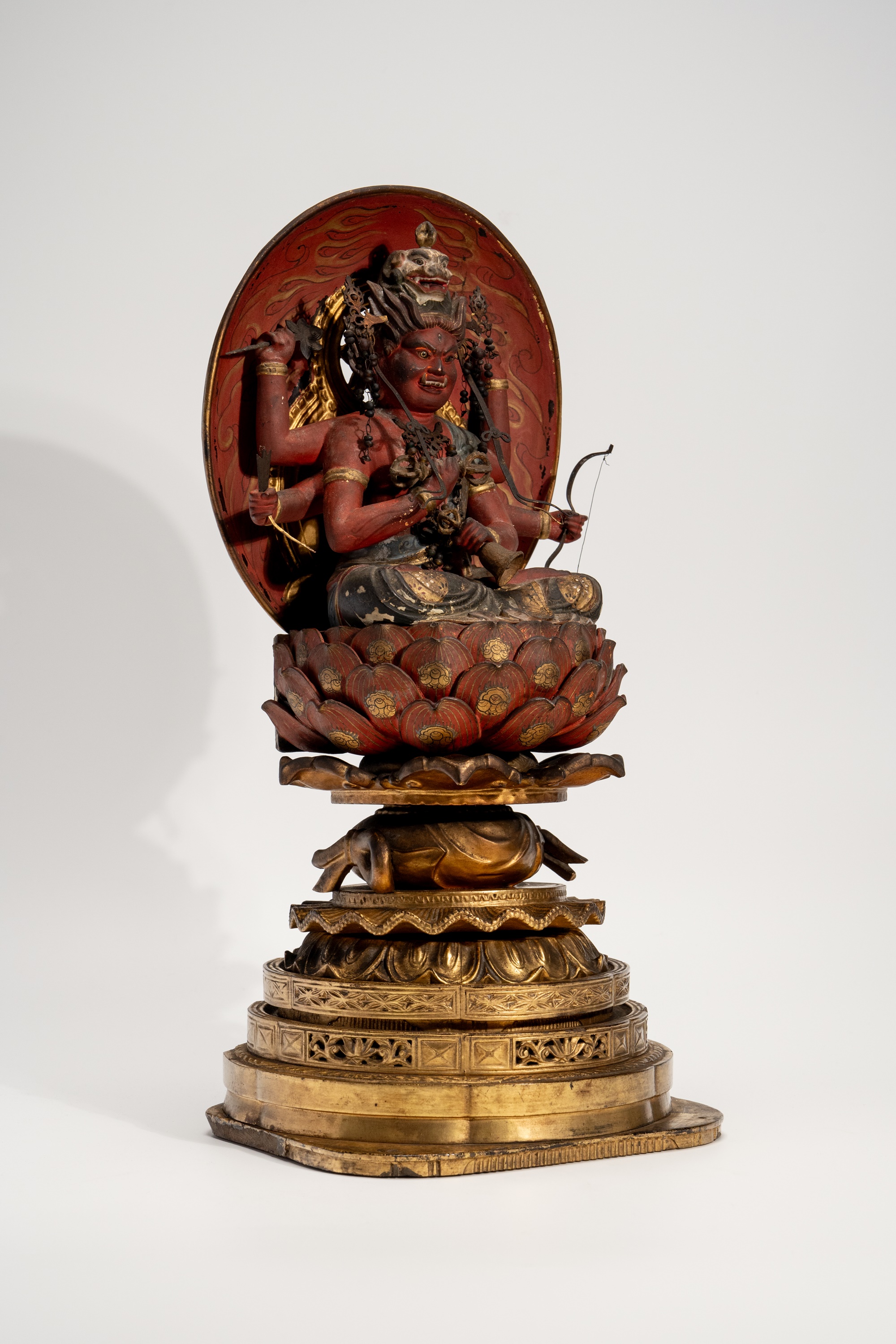 絵画 くさぎ Lot 157 - A GILT AND POLYCHROMED WOOD FIGURE OF AIZEN