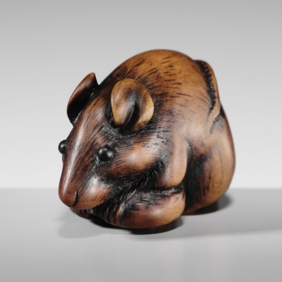 A FINE KYOTO SCHOOL WOOD NETSUKE OF A RAT WITH CHESTNUT