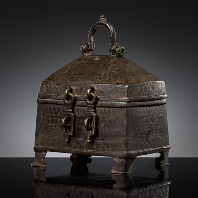 Lot 634 - A DECCANI BRONZE CASKET AND COVER, CENTRAL INDIA, 17TH-18TH CENTURY