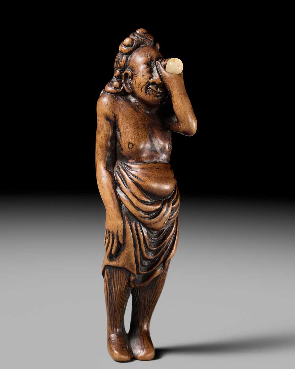 Lot 196 - GESSHO: A SUPERB WOOD NETSUKE OF A FOREIGN EGG TESTER