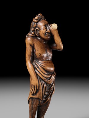 Lot 196 - GESSHO: A SUPERB WOOD NETSUKE OF A FOREIGN EGG TESTER