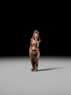 Lot 196 - GESSHO: A SUPERB WOOD NETSUKE OF A FOREIGN EGG TESTER