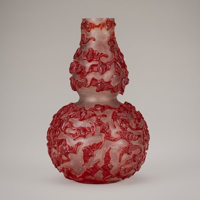 Lot 763 - A RED OVERLAY TRANSLUCENT GLASS ‘BATS’ DOUBLE-GOURD VASE, c. 1920s