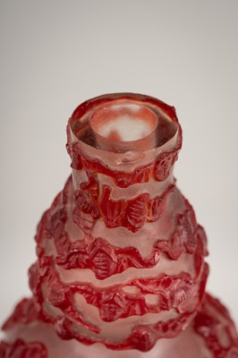 A RED OVERLAY TRANSLUCENT GLASS ‘BATS’ DOUBLE-GOURD VASE, c. 1920s
