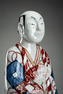 Lot 194 - A LARGE IMARI PORCELAIN FIGURE OF AN ACTOR