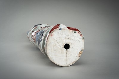 Lot 194 - A LARGE IMARI PORCELAIN FIGURE OF AN ACTOR