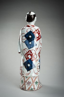Lot 194 - A LARGE IMARI PORCELAIN FIGURE OF AN ACTOR