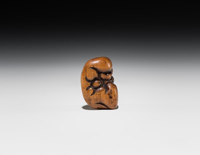 Lot 546 - A WOOD ‘DOUBLE MASK’ NETSUKE OF KARASU TENGU TYPE