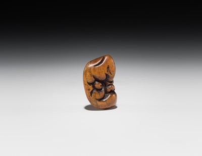 Lot 546 - A WOOD ‘DOUBLE MASK’ NETSUKE OF KARASU TENGU TYPE