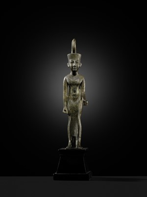 Lot 3 - AN EXCEPTIONALLY FINE BRONZE FIGURE OF NEITH AS A WARRIOR GODDESS, LATE PERIOD