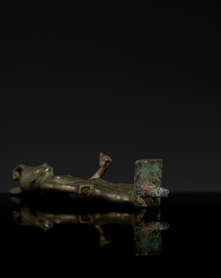 Lot 3 - AN EXCEPTIONALLY FINE BRONZE FIGURE OF NEITH AS A WARRIOR GODDESS, LATE PERIOD