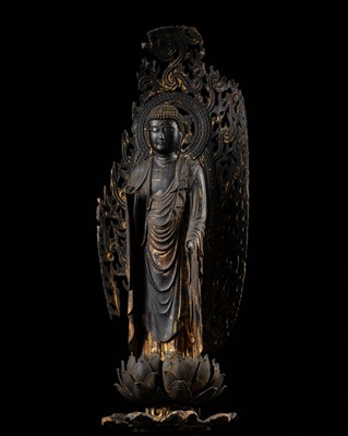 Lot 151 - A GILT-LACQUERED WOOD FIGURE OF AMIDA NYORAI, KAMAKURA PERIOD