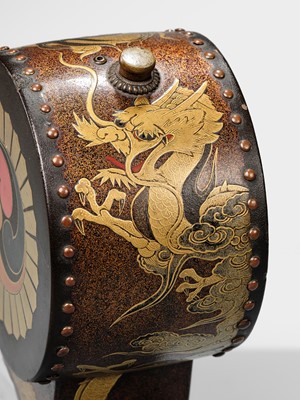 Lot 133 - A RARE SAKE CASK IN THE SHAPE OF A DRUM, TAIKODARU