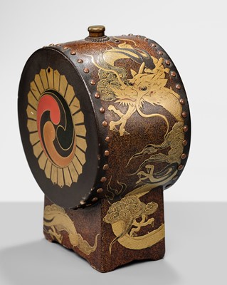 Lot 308 - A RARE SAKE CASK IN THE SHAPE OF A DRUM, TAIKODARU