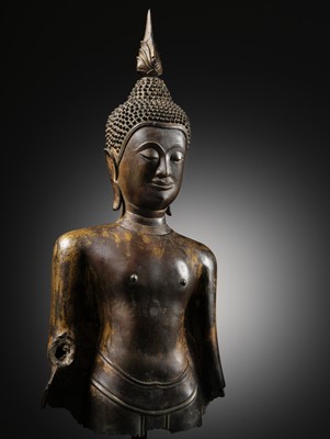 Lot 275 - A FINE BRONZE BUST OF BUDDHA, AYUTTHAYA KINGDOM