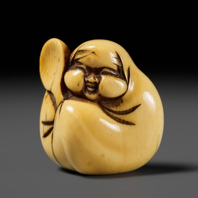 Lot 102 - DORAKU: AN AMUSING IVORY NETSUKE OF OKAME PARODYING DARUMA