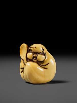 Lot 102 - DORAKU: AN AMUSING IVORY NETSUKE OF OKAME PARODYING DARUMA