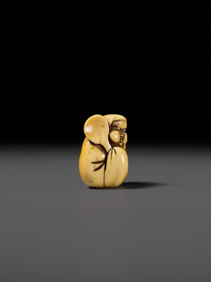 Lot 102 - DORAKU: AN AMUSING IVORY NETSUKE OF OKAME PARODYING DARUMA