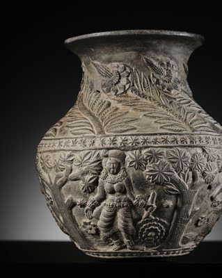 Lot 188 - A RARE CHANDRAKETUGARH POTTERY VASE, SHUNGA PERIOD, 2ND-1ST CENTURY BC