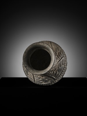 Lot 188 - A RARE CHANDRAKETUGARH POTTERY VASE, SHUNGA PERIOD, 2ND-1ST CENTURY BC