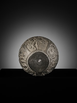 Lot 188 - A RARE CHANDRAKETUGARH POTTERY VASE, SHUNGA PERIOD, 2ND-1ST CENTURY BC