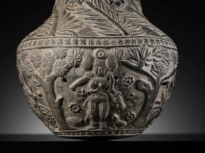 Lot 188 - A RARE CHANDRAKETUGARH POTTERY VASE, SHUNGA PERIOD, 2ND-1ST CENTURY BC