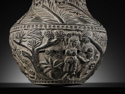 Lot 188 - A RARE CHANDRAKETUGARH POTTERY VASE, SHUNGA PERIOD, 2ND-1ST CENTURY BC