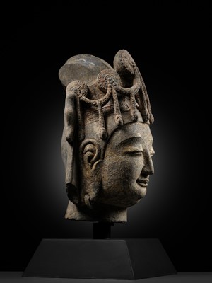 Lot 43 - A FINE LIMESTONE HEAD OF A BODHISATTVA, SUI DYNASTY, 581-618
