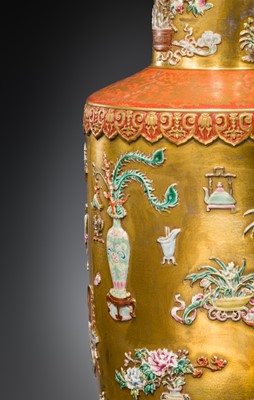A RELIEF-DECORATED ‘HUNDRED TREASURES’ FAMILLE-ROSE VASE, LATE QING DYNASTY TO REPUBLIC PERIOD